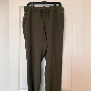 Like New - Lululemon On The Fly Pants (woven)